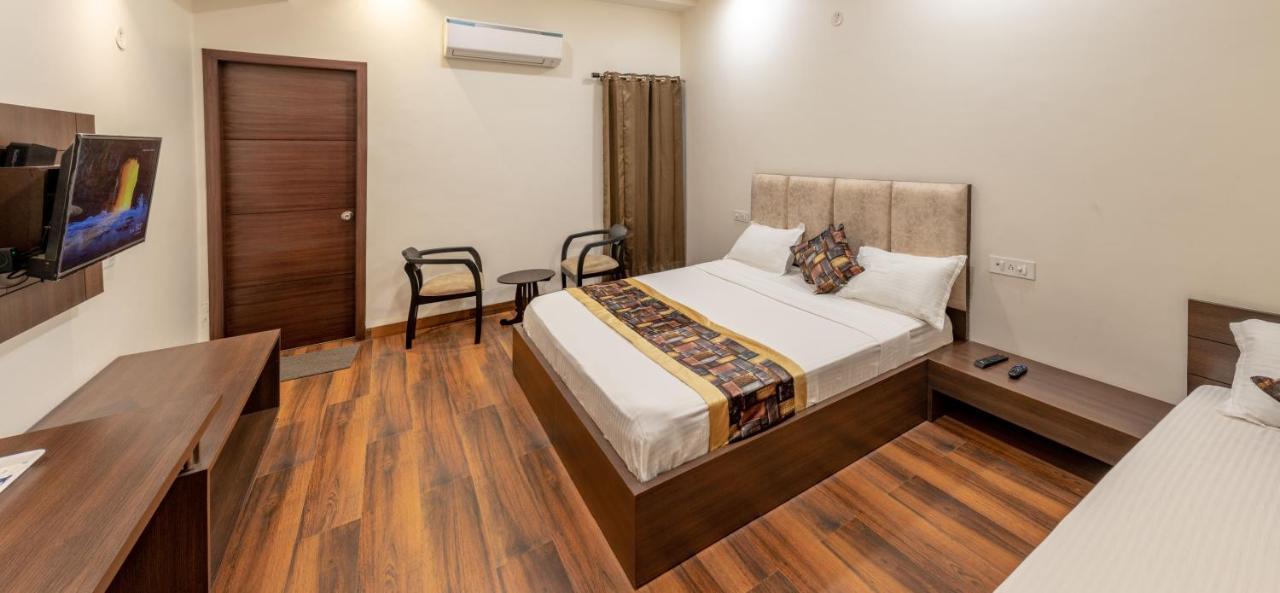 De Manora Homes - Unpretentious Hotel With A Garden , Posh Area Ranjit Avenue Amritsar Zewnętrze zdjęcie