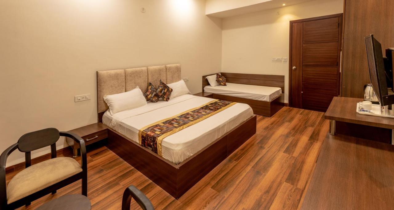 De Manora Homes - Unpretentious Hotel With A Garden , Posh Area Ranjit Avenue Amritsar Pokój zdjęcie